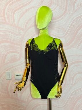 Boohoo - Plus lace detail bodysuit